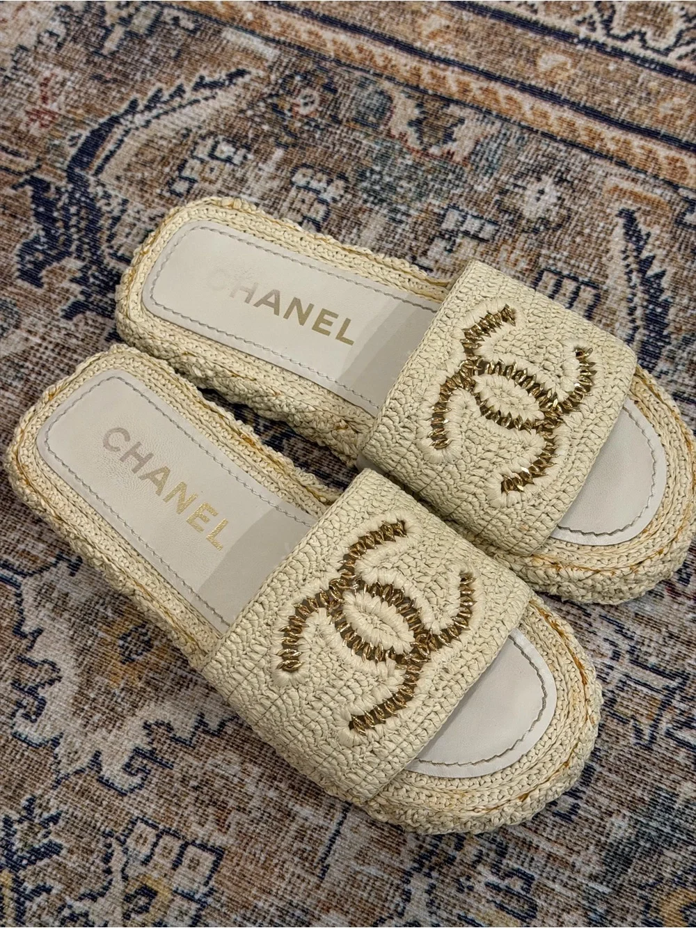 Chanel 21C Light Beige Raffia Mule Slides